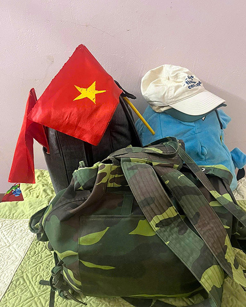 Hành trang của ba mẹ con chị Hằng từ Điện Biên về Hà Nội