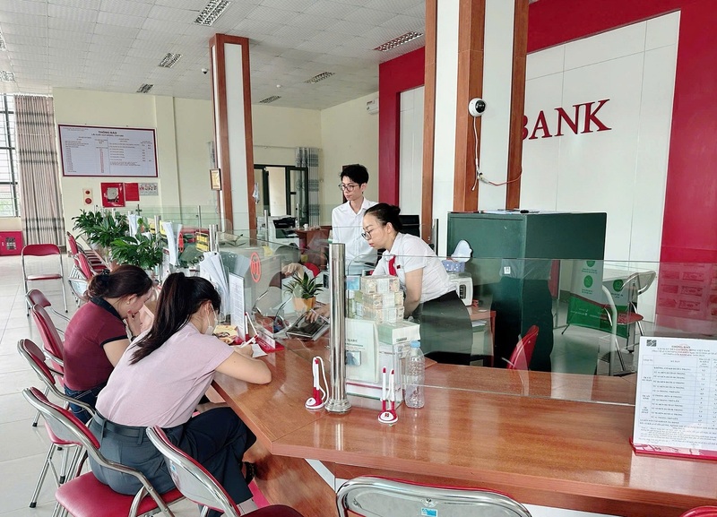Đảm bảo tặng quà cho người dân dịp Quốc khánh, Agribank làm việc xuyên lễ - 4