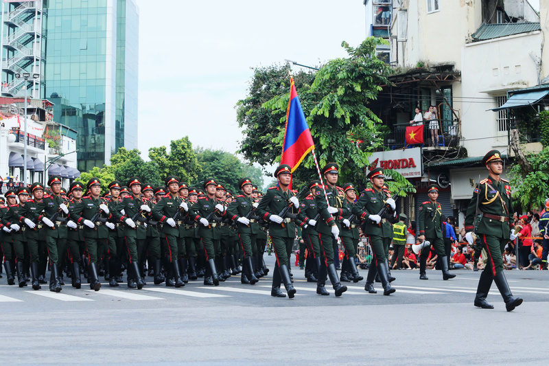 Cục Quân huấn Lào đã lựa chọn những quân nhân ưu tú trong toàn quân để tham dự lễ diễu binh, diễu hành lần này