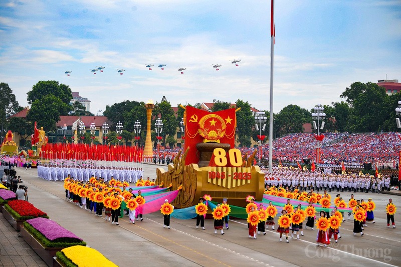UBND TP Hà Nội yêu cầu các cơ quan, đơn vị khẩn trương thực hiện việc tặng quà cho người dân nhân dịp kỷ niệm 80 năm Cách mạng Tháng Tám và Quốc khánh 2/9. Ảnh minh họa: Nam Nguyễn