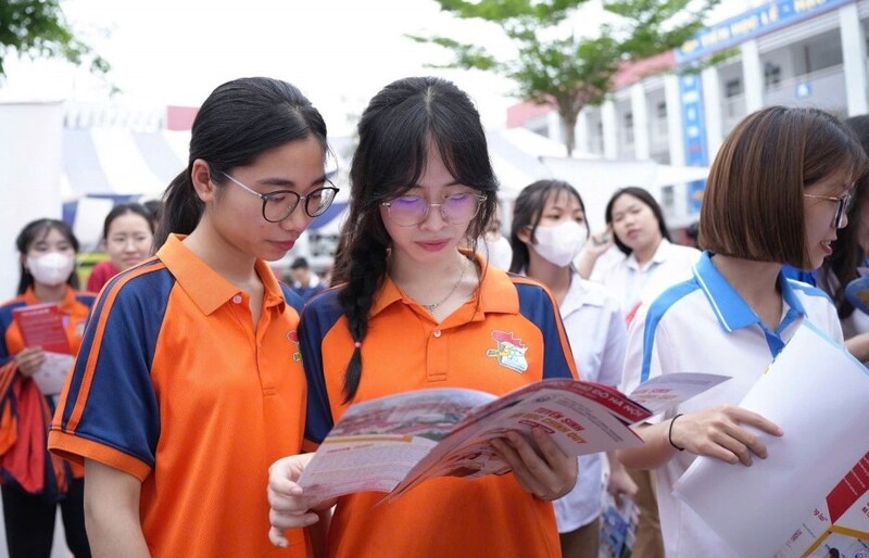 Theo đó, hệ thống hỗ trợ tuyển sinh chung (thisinh.thitotnghiepthpt.edu.vn) sẽ tiếp tục mở đến 17h00 ngày 2/9/2025 để thí sinh vào xác nhận nhập học. Ảnh minh hoạ
