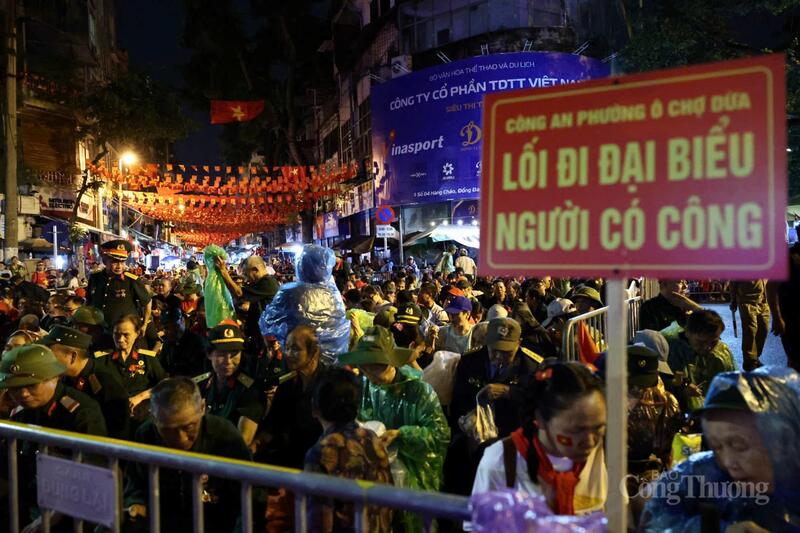 Người dân đổ về Quảng trường Ba Đình xem tổng duyệt A80 - 9