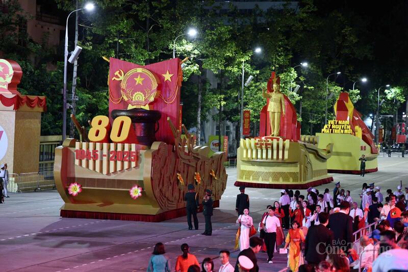 Khối xe nghi trượng tập luyện trước giờ diễn ra tổng duyệt diễu binh, diễu hành