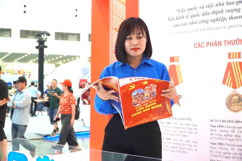 Đồng chí Nguyễn Ngọc Tâm, Quyền Bí thư Đoàn Thanh niên Bộ Công Thương nhấn mạnh, thế hệ trẻ Bộ Công Thương cảm thấy vô cùng tự hào về truyền thống vẻ vang của ngành, về những thành tựu to lớn mà các thế hệ đi trước đã dày công vun đắp
