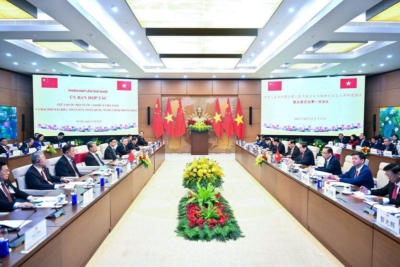Chủ tịch Quốc hội Trần Thanh Mẫn và Ủy viên trưởng Nhân đại toàn quốc Trung Quốc Triệu Lạc Tế chủ trì Phiên họp đầu tiên Ủy ban hợp tác liên nghị viện Việt Nam - Trung Quốc. Ảnh: Phạm Thắng