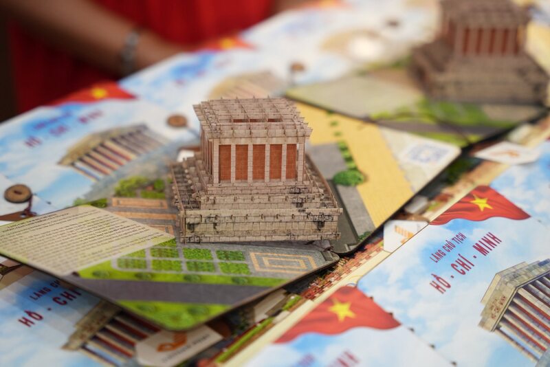 Mô hình 3D Lăng Chủ tịch Hồ Chí Minh được tích hợp hiệu ứng AR. Ảnh: QL