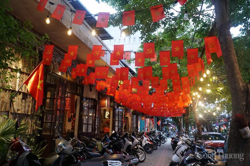 Cờ đỏ sao vàng rợp trời tại TP. Đà Nẵng