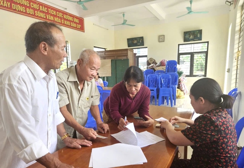 Người dân trên địa bàn TP. Hải Phòng đón nhận quà Tết Độc lập trong niềm hân hoan đầy ý nghĩa. Ảnh: CTV