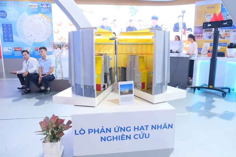 Mô hình lò phản ứng hạt nhân