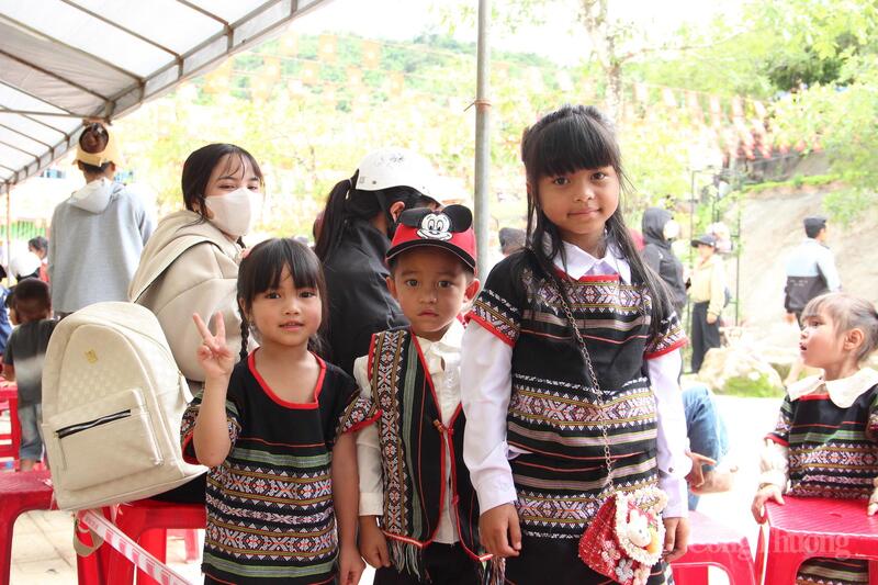 Toàn xã Trà Linh có 935 em học sinh thuộc độ tuổi học mầm non, tiểu học và THCS được trao quà trong Ngày hội tựu trường