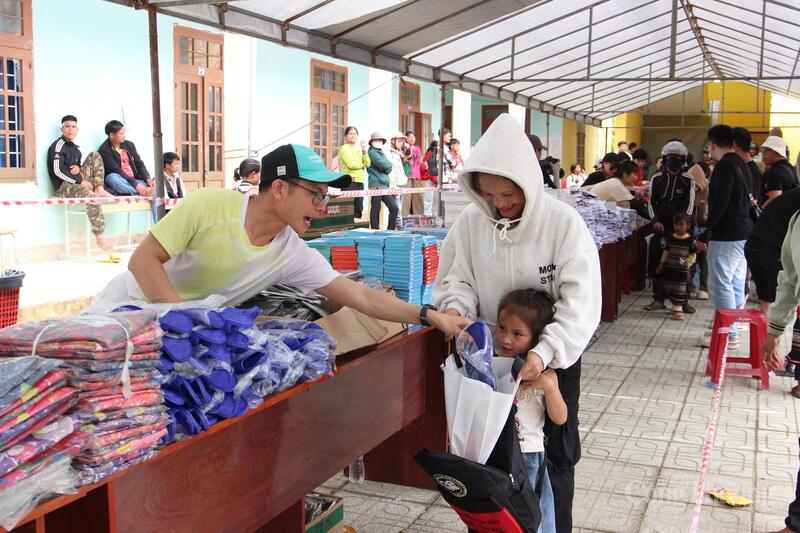 Những đôi dép mới