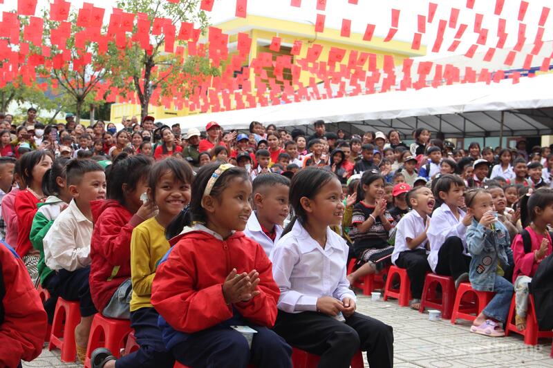 Trong 2 ngày 30 và 31/8, UBND xã Trà Linh, Trường phổ thông DTBT tiểu học Trà Linh và Câu lạc bộ Tình nguyện viên chữ thập đỏ Chuyến xe Vạn tình 0 đồng cùng một số câu lạc bộ thiện nguyện tổ chức chương trình Ngày hội tựu trường năm học 2025 – 2026.