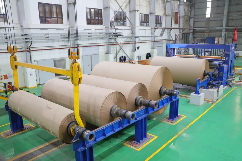 Nhà máy sản xuất giấy. Ảnh: Quỳnh Nga