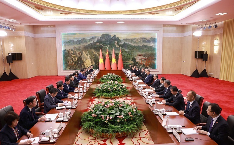 Hai nhà lãnh đạo nhất trí thúc đẩy mạnh mẽ quan hệ hai Đảng, hai nước theo định hướng 6 hơn, tăng cường trao đổi chiến lược, triển khai hợp tác toàn diện trên các lĩnh vực, kết nối hai nền kinh tế, nhất là đường sắt, tăng cường hợp tác khoa học – công nghệ, đổi mới sáng tạo - Ảnh: VGP/Nhật Bắc