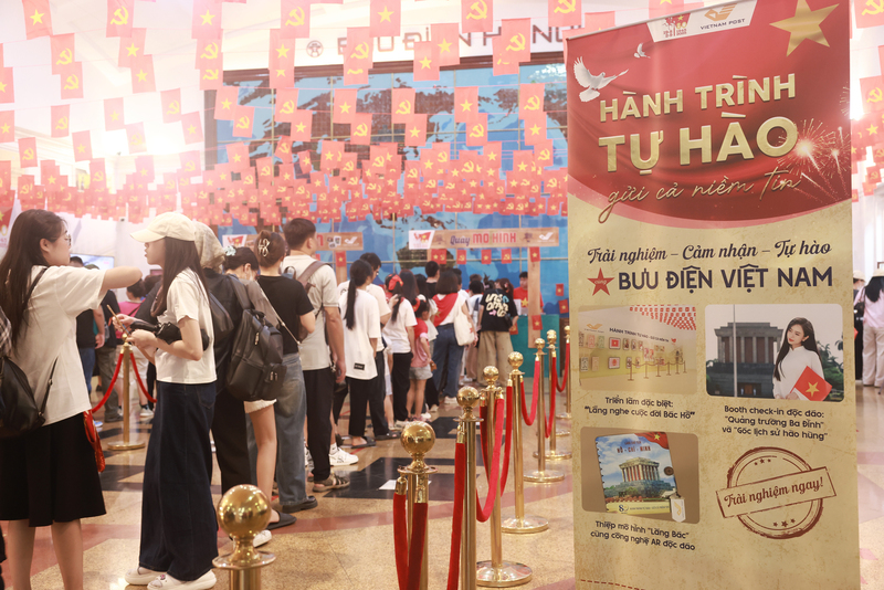 Sự kiện đặc biệt “Hành trình tự hào - Gửi cả niềm tin” được tổ chức tại Bưu điện Hà Nội (Ảnh: Vietnam Post)