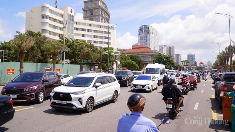 Mặc dù lượng khách đổ về Vũng Tàu tăng đột biến nhưng tình hình giao thông được bảo đảm thông suốt. Ảnh: Ngọc Thắng