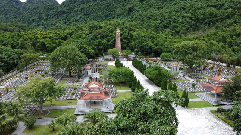 Nghĩa trang Liệt sỹ quốc tế Đồng Tâm, nơi an nghỉ của hàng nghìn liệt sỹ, trong đó có hơn 1.000 ngôi mộ không tên