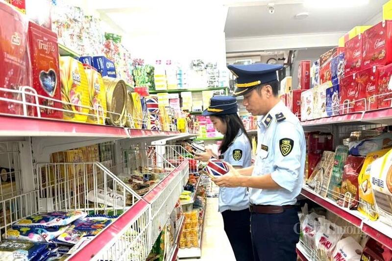 Công chức Chi cục Quản lý thị trường Thanh Hóa sẽ kết hợp kiểm tra, xử lý vi phạm với tuyên truyền, vận động tổ chức, cá nhân cùng tham gia đấu tranh phòng, chống buôn lậu, gian lận thương mại