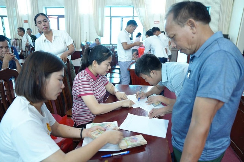 Ủy ban nhân dân xã Hạ Bằng (Hà Nội) đã tiến hành chi trả quà nhân dịp 2/9 cho người dân từ ngày 31/8. Ảnh: UBND xã
