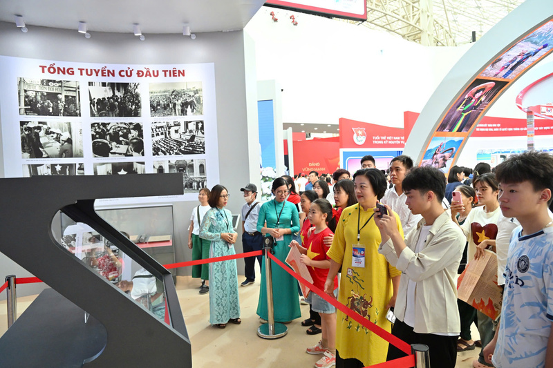 Một góc Triển lãm "Lịch sử và sứ mệnh Quốc hội Việt Nam"