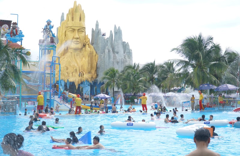TP. Hồ Chí Minh: Khu du lịch, vui chơi hút khách dịp lễ 2/9 - 4