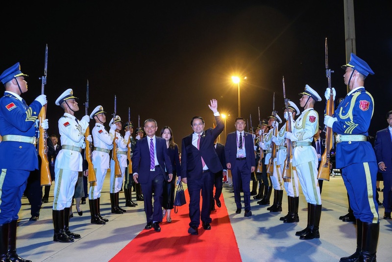 Thủ tướng Phạm Minh Chính và đoàn đại biểu Việt Nam rời Thiên Tân, lên đường về Hà Nội, kết thúc tốt đẹp chuyến công tác tham dự Hội nghị Thượng đỉnh Tổ chức Hợp tác Thượng Hải (SCO) 2025. Ảnh: VGP/Nhật Bắc