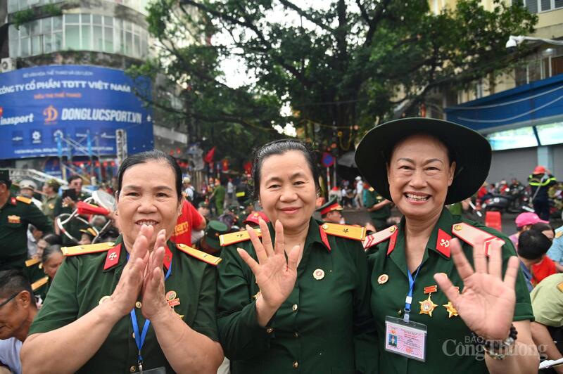 Tri ân cựu chiến binh bằng hàng ghế ưu tiên xem diễu binh, diễu hành A80 - 7