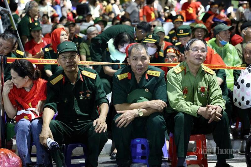 Tri ân cựu chiến binh bằng hàng ghế ưu tiên xem diễu binh, diễu hành A80 - 2