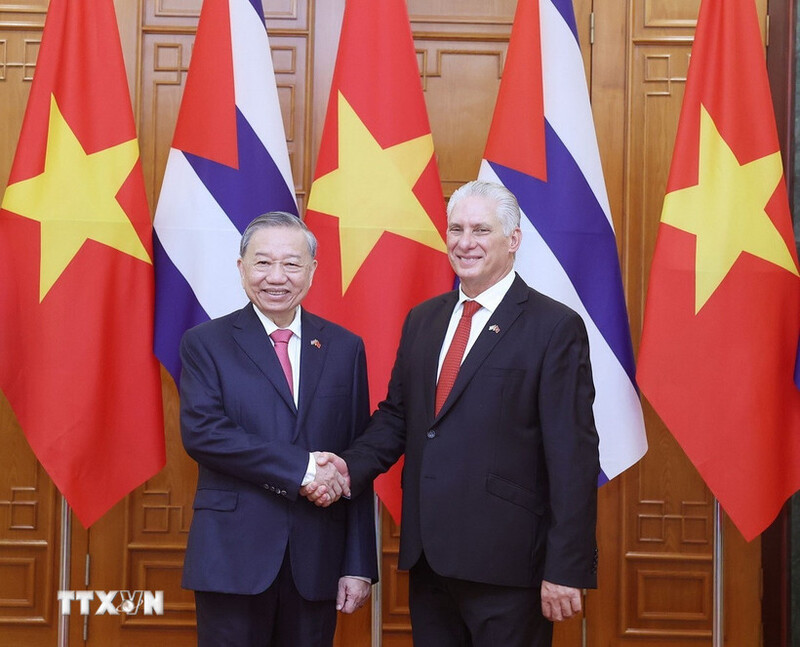 Tổng Bí thư Tô Lâm và Bí thư Thứ nhất Đảng Cộng sản Cuba, Chủ tịch nước Cuba Miguel Diaz-Canel Bermudez chụp ảnh chung. Ảnh: Thống Nhất/TTXVN