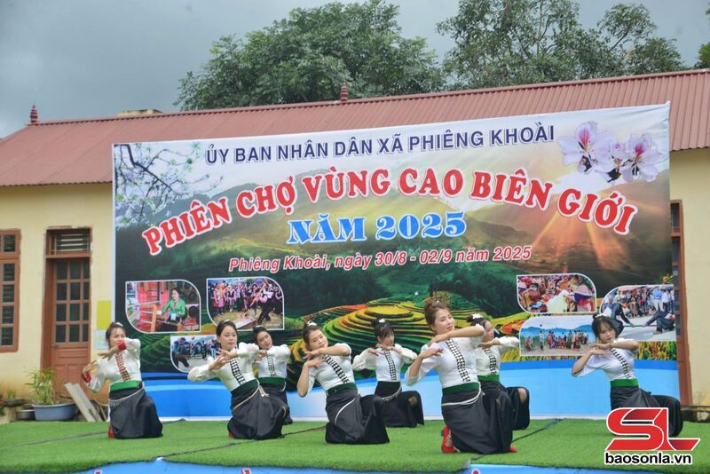 Phiên chợ vùng cao xã Phiêng Khoài (Ảnh: Báo Sơn La)