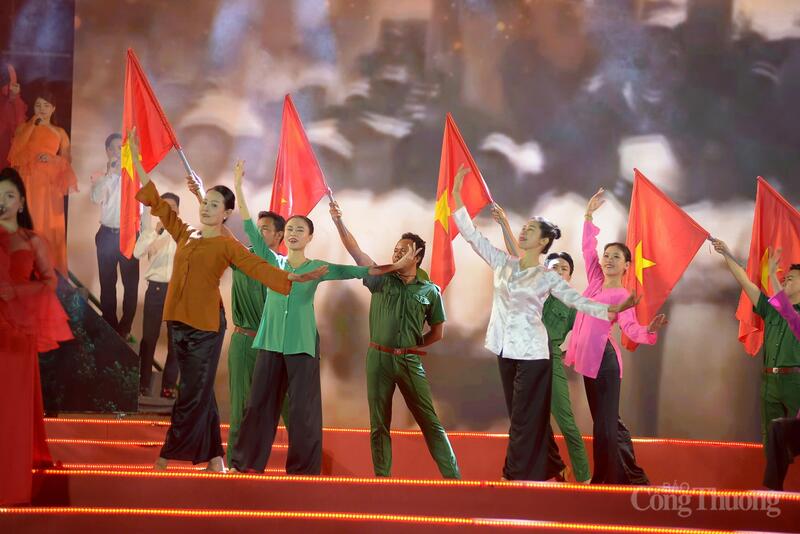 Các phần trình diễn đẹp mắt và ý nghĩa. Ảnh: Lê Sơn