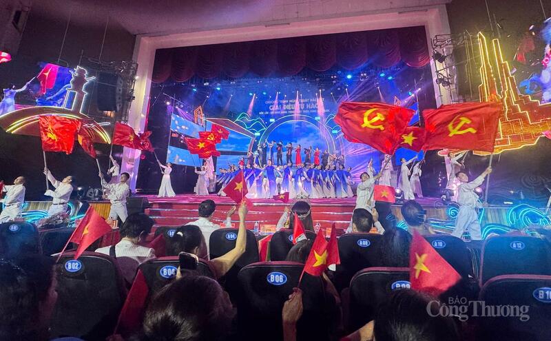 Chương trình nghệ thuật được tổ chức ở phía Tây tỉnh Đắk Lắk. Ảnh: Hoàng Nguyên