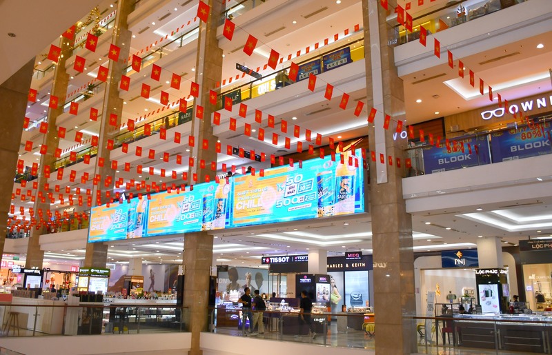 TP. Hồ Chí Minh: Khuyến mãi lớn dịp lễ 2/9, siêu thị vẫn vắng khách - 3