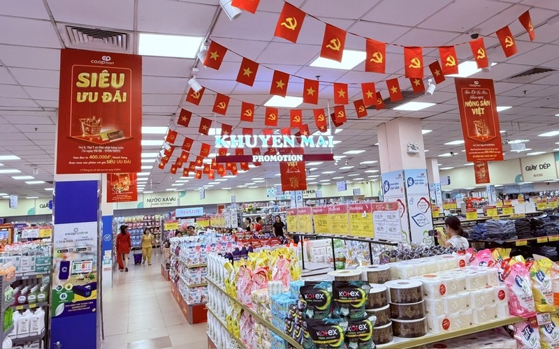 Lượng khách giảm mạnh tại một siêu thị Co.opmart dù là ngày lễ. Ảnh: Minh Khuê.