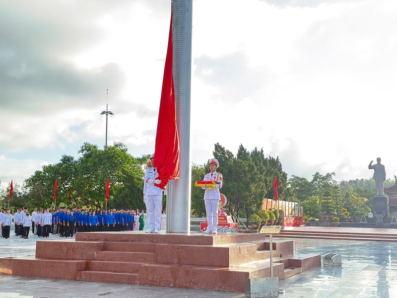 Tuổi trẻ Đặc khu Cô Tô, tỉnh Quảng Ninh tự hào và tiếp nối các thế hệ cha anh bảo vệ chủ quyền biển đảo Tổ quốc. Ảnh: Thanh Tùng