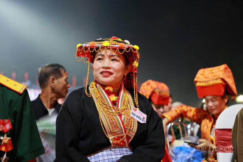 Đại biểu Bàn Thị Vân có mặt tại Quảng trường Ba Đình, tham dự lễ diễu binh, diễu hành kỷ niệm 80 năm Quốc khánh