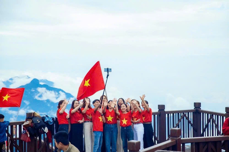 Những địa điểm du lịch hấp dẫn được nhiều du khách ghé thăm và check in tại tỉnh Lào Cai. Ảnh: Báo Lào Cai