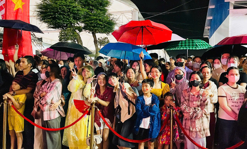 Màn pháo hoa rực rỡ trên bầu trời Cần Thơ - 1