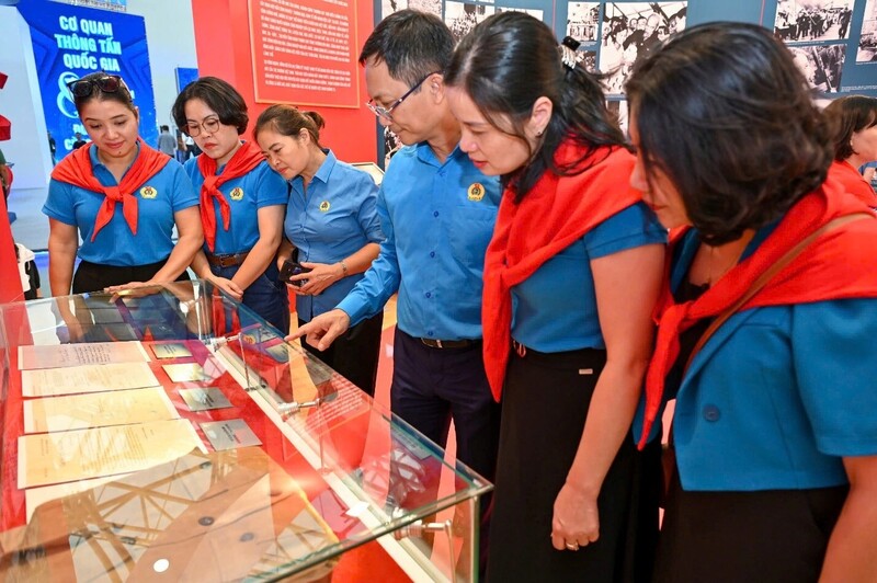 Công đoàn Công Thương Việt Nam tham quan Triển lãm Thành tựu Đất nước: "80 năm hành trình Độc lập - Tự do - Hạnh phúc" - 3