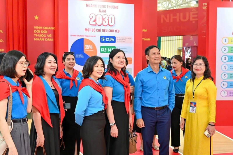 Công đoàn Công Thương Việt Nam tham quan Triển lãm Thành tựu Đất nước: "80 năm hành trình Độc lập - Tự do - Hạnh phúc" - 4
