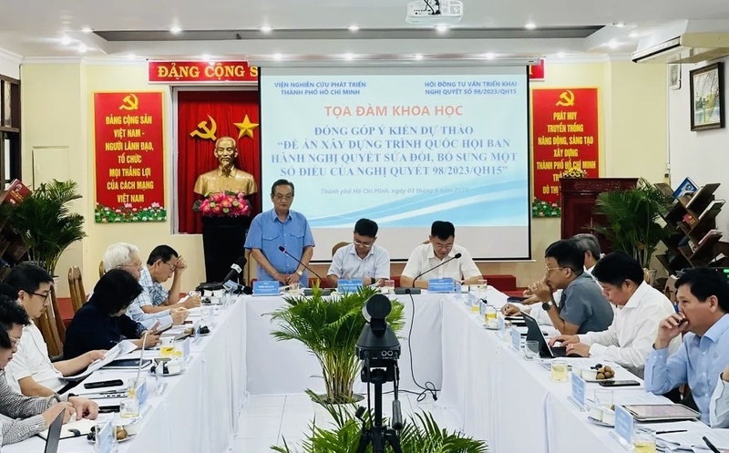 TS. Trần Du Lịch đề xuất kiến nghị tại tọa đàm. Ảnh: Mai Hoa.