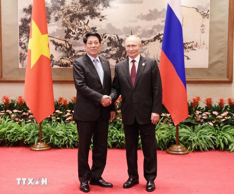 Chủ tịch nước Lương Cường hội kiến Tổng thống Nga Vladimir Putin. Ảnh: TTXVN