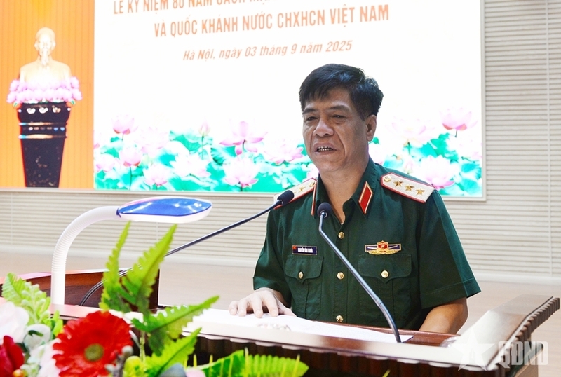 Thượng tướng Nguyễn Văn Nghĩa biểu dương, đánh giá cao trách nhiệm của các thành viên tiểu ban và cán bộ, chiến sĩ tham gia thực hiện nhiệm vụ A80. Ảnh: QĐND