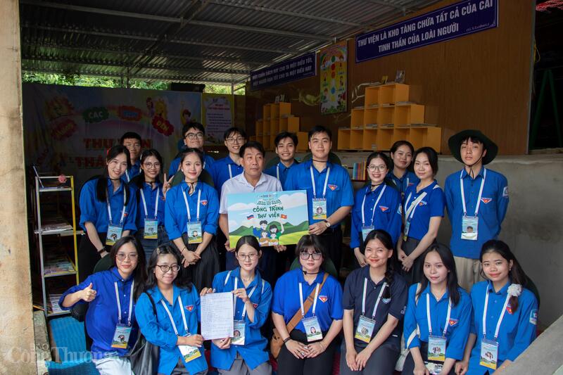 Hội sinh viên Việt Nam tại Đại học Kinh tế Nga mang tên G.V. Plekhanov tổ chức chiến dịch Mùa hè xanh tại xã Nhôn Mai, tỉnh Nghệ An. Ảnh: TT
