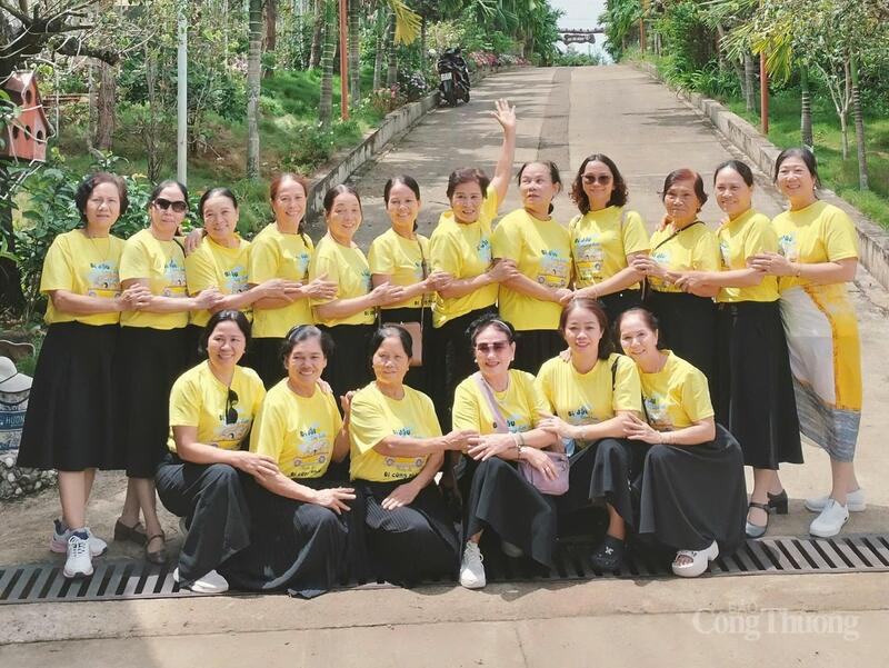 Du khách tham quan, nghỉ dưỡng tại Làng sinh thái Eva Village (phường Đông Gia Nghĩa, tỉnh Lâm Đồng). Ảnh: Lê Sơn