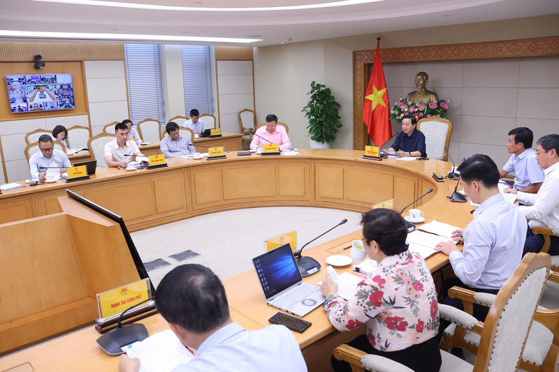 Phó Thủ tướng cho ý kiến về quy định cấp giấy phép khai thác mỏ cần linh hoạt về sản lượng, cho phép biến động phù hợp với thị trường và điều kiện kỹ thuật. Ảnh: VGP/AT