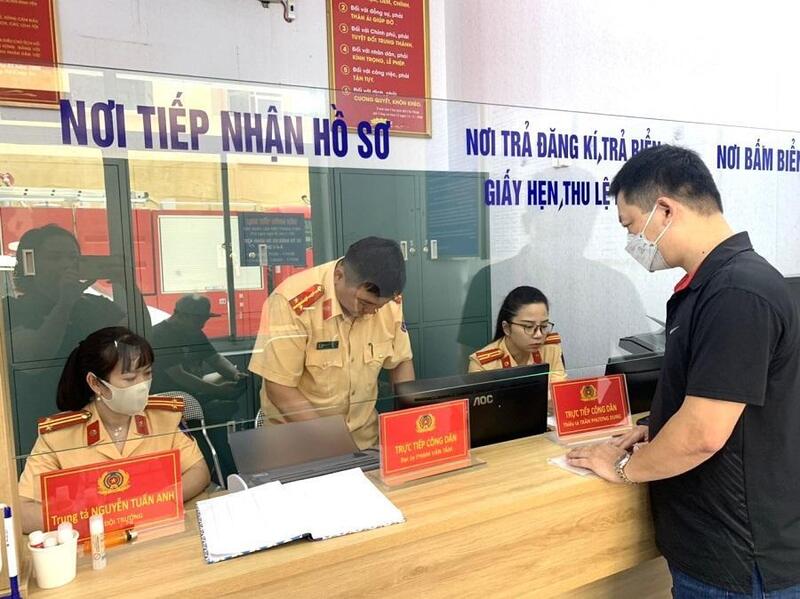 Thí điểm sang tên xe trực tuyến giúp người dân giảm thủ tục, rút ngắn thời gian