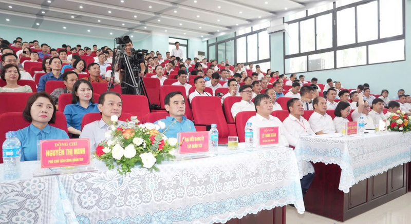 Các đại biểu tham dự bế mạc và trao giải