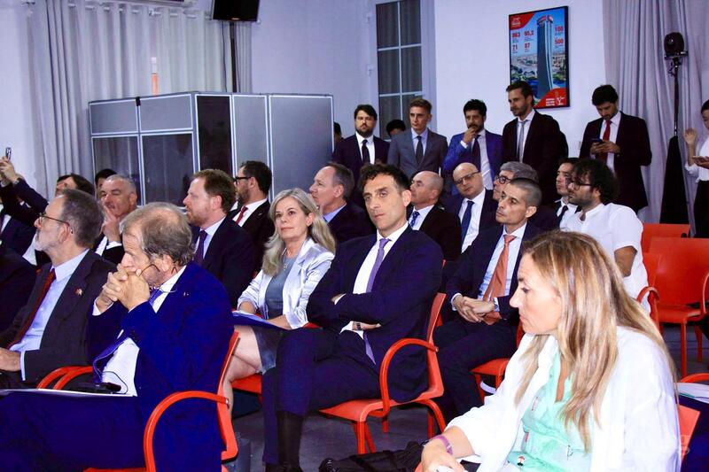 Đông đảo doanh nghiệp Italia tham gia tại buổi đối thoại bàn tròn Việt Nam - Italia về hợp tác năng lượng và chuyển đổi xanh. Ảnh: Phương Cúc