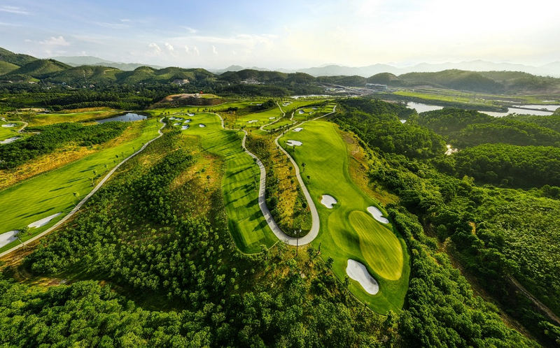 Văn Lang Empire T&T Golf Club là sân golf 5 sao chất lượng cao